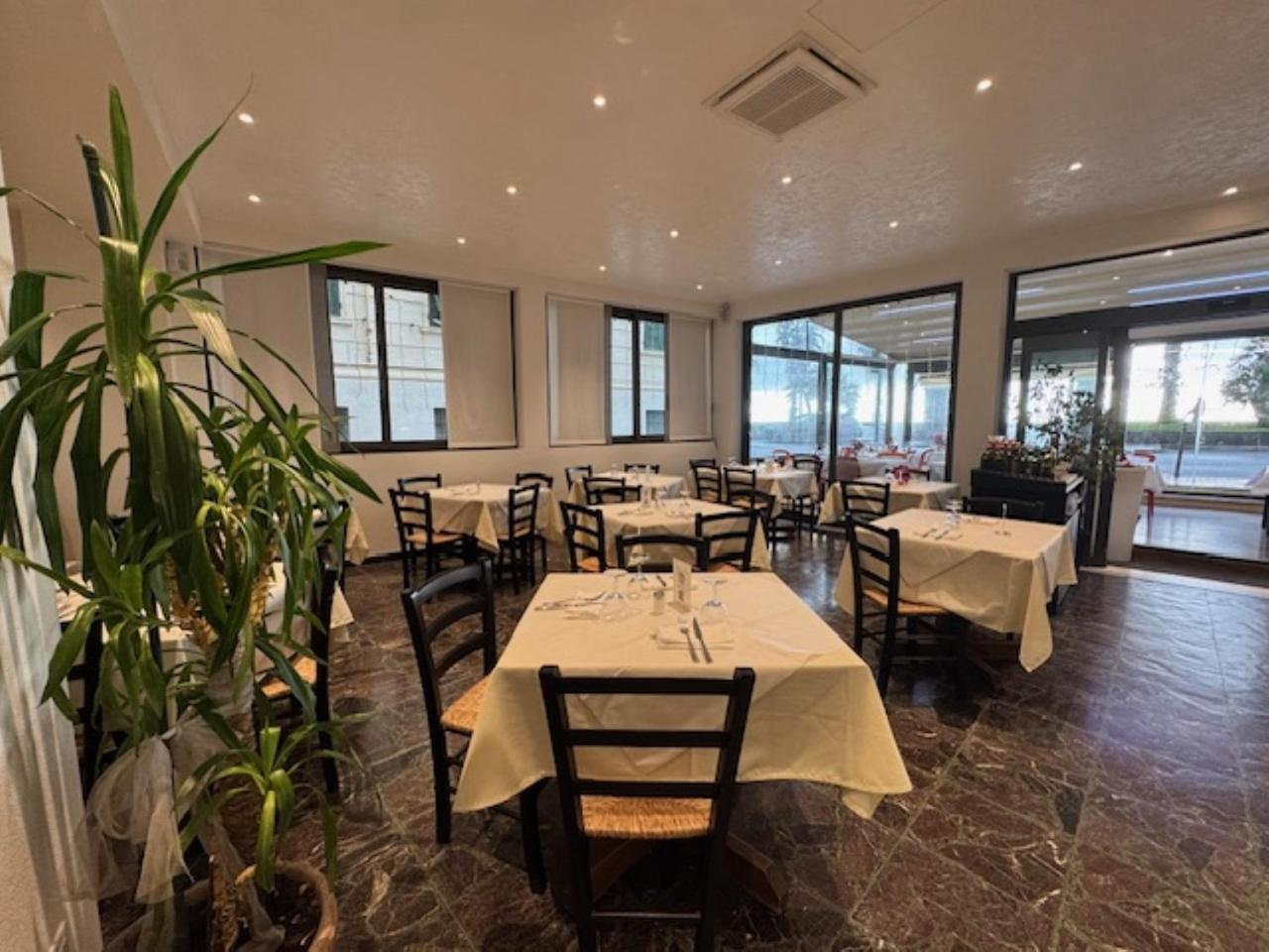 Hotel Ristorante Milton Varazze Exteriér fotografie
